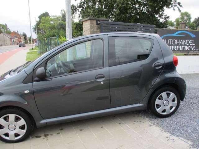 Toyota Aygo 1.0i VVT-i Car Dance 5deurs slechts 109049km! Maranky & Co