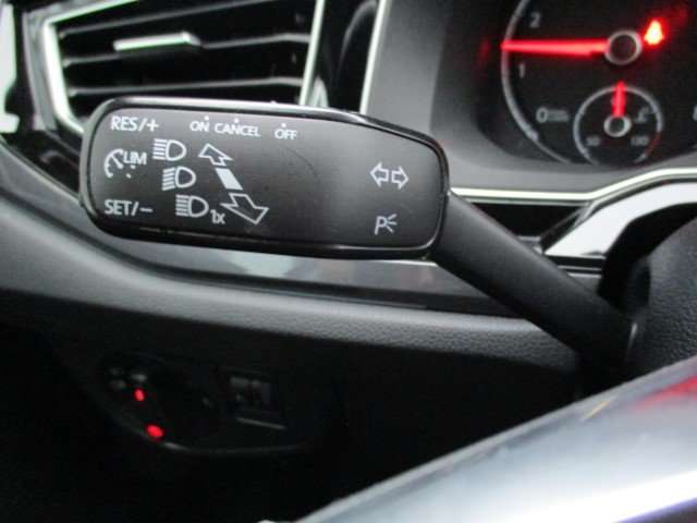 Volkswagen Polo 1.0TSI R-LINE FULL OPTION PDC ALU CARPLAY 52337KM! Maranky & Co