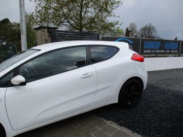 Kia ProCeed / pro_cee'd 1.4i DYNAMIQUE BLACK EDITION ALU AIRCO 77423KM! Maranky & Co
