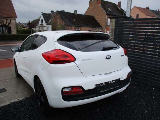 Kia ProCeed / pro_cee'd 1.4i DYNAMIQUE BLACK EDITION ALU AIRCO 77423KM! Maranky & Co