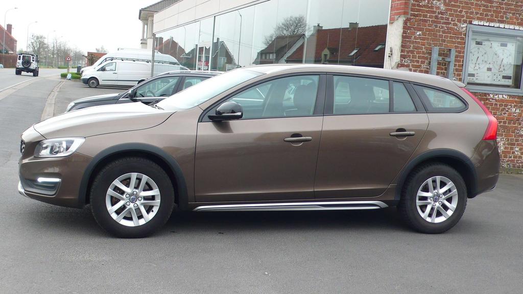 Volvo V60 Cross Country 150 PK NAVI EURO 6 111CO² Garage Frank Mesure