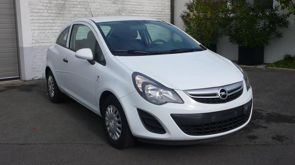 Opel Corsa 1.3 d licht vracht geen biv  150eu jaarlijkse taks Garage Frank Mesure