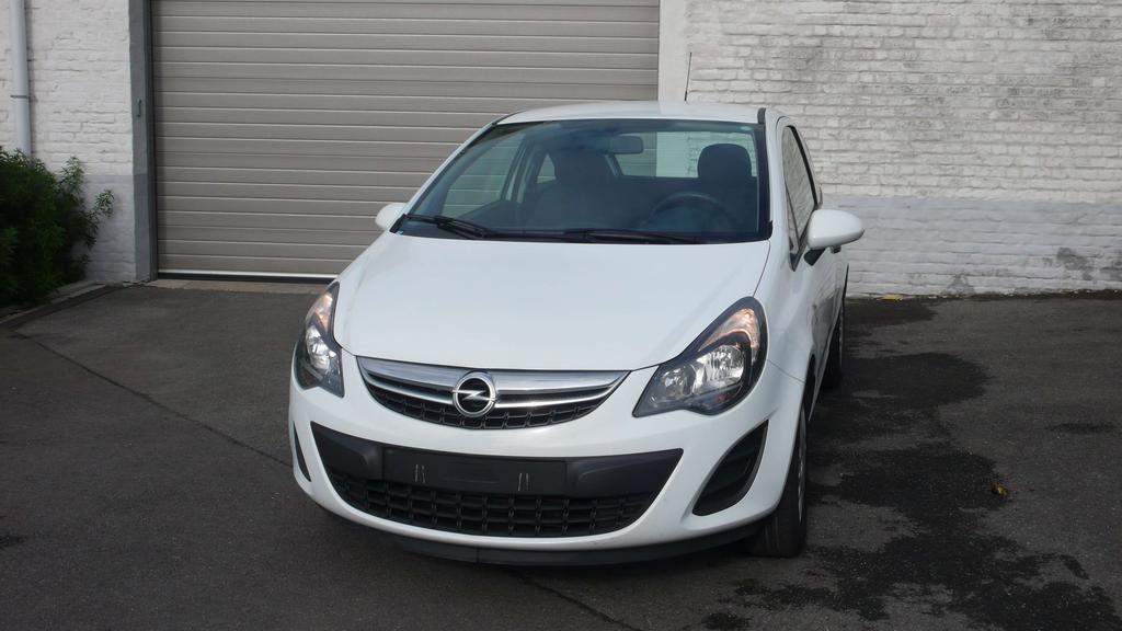 Opel Corsa 1.3 d licht vracht geen biv  150eu jaarlijkse taks Garage Frank Mesure