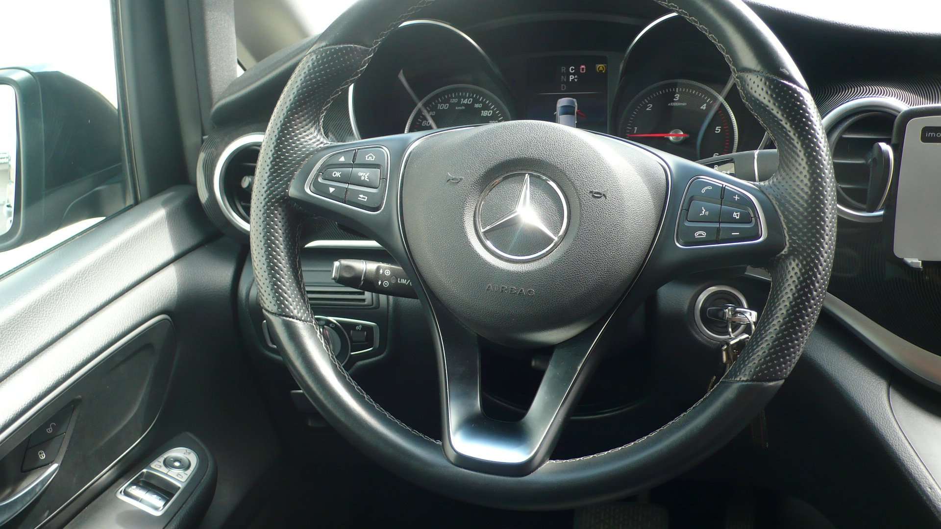 Mercedes-Benz V 220 CDI   LICHTE VRACHT Garage Frank Mesure