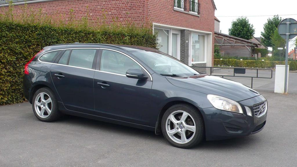 Volvo V60 volleder alu    export prijs 5400 euro Garage Frank Mesure