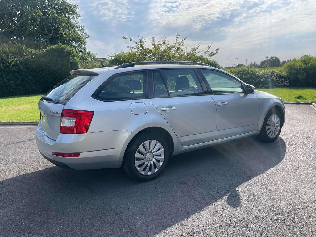 Skoda Octavia 1.6 diesel prijs handelaar / export 5300 + btw Garage Frank Mesure
