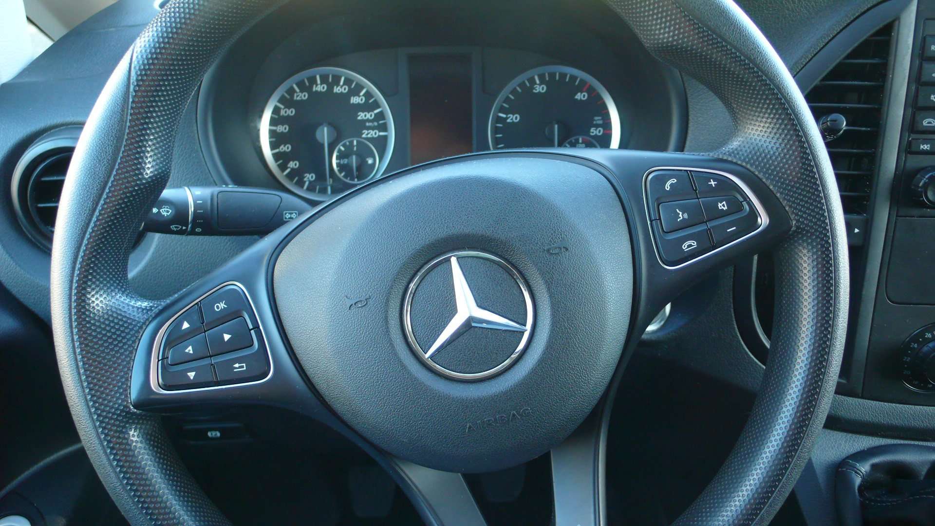 Mercedes-Benz Vito 114 CDI lang - 3 zitpl - manu - 17600 euro + btw Garage Frank Mesure