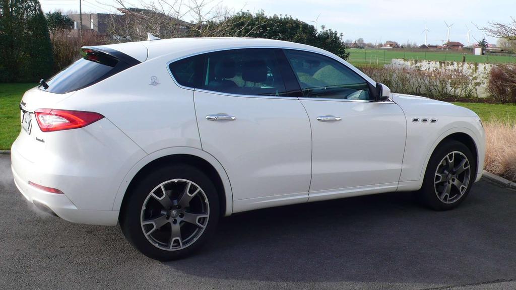 Maserati Levante AUTO- ACC- PANO DAK - 275 pk - 26500 euro+btw Garage Frank Mesure