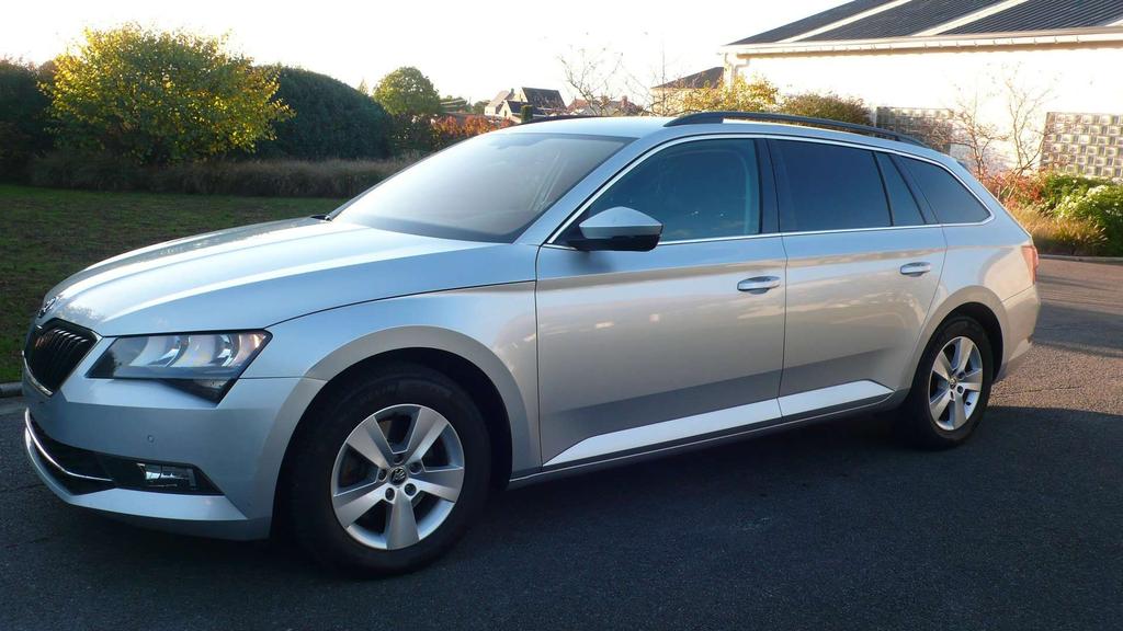 Skoda Superb VEEL OPTIES - 8950 euro + btw Garage Frank Mesure