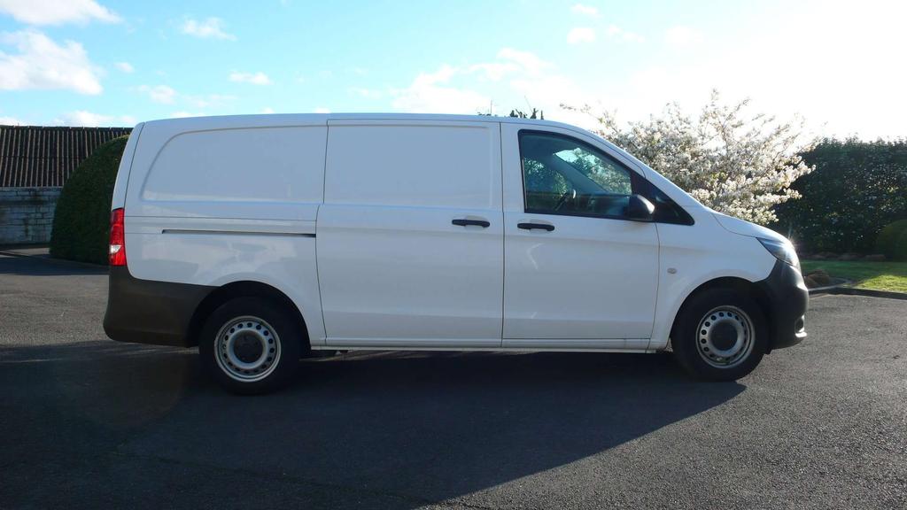 Mercedes-Benz Vito 114 CDI lang - 3 zitpl - manu - 17600 euro + btw Garage Frank Mesure