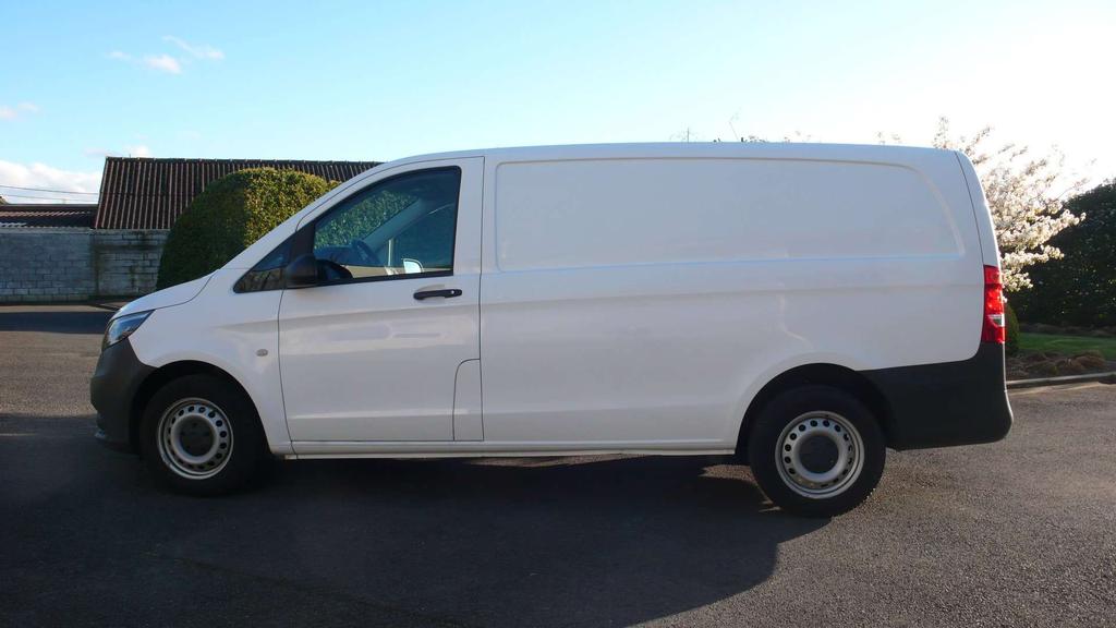 Mercedes-Benz Vito 114 CDI lang - 3 zitpl - manu - 17600 euro + btw Garage Frank Mesure