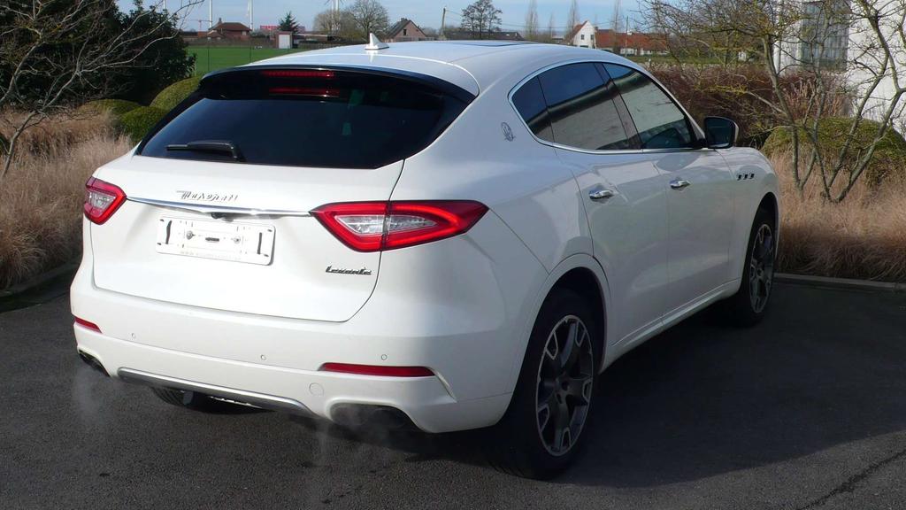 Maserati Levante AUTO- ACC- PANO DAK - 275 pk - 26500 euro+btw Garage Frank Mesure