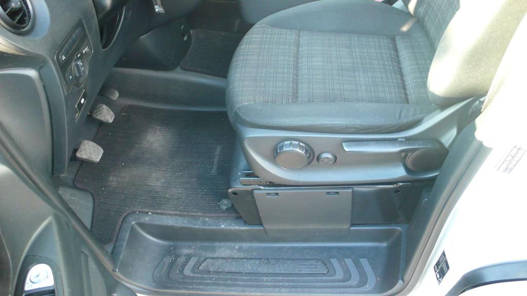 Mercedes-Benz Vito 114 CDI lang - 3 zitpl - manu - 17500 euro + btw Garage Frank Mesure