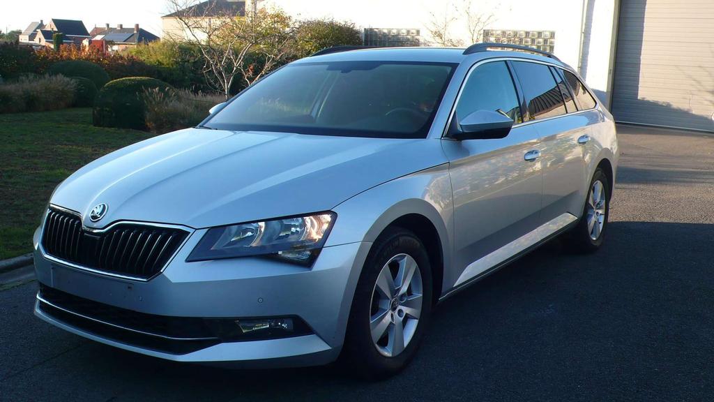 Skoda Superb VEEL OPTIES - 8950 euro + btw Garage Frank Mesure