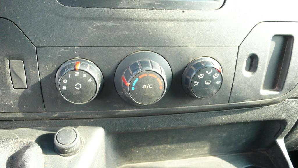 Renault Master koffer 4 M airco - navi - 3 zitpl - -12000euro+btw Garage Frank Mesure