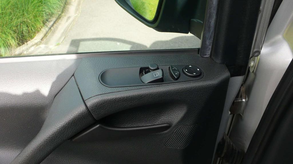 Mercedes-Benz Vito 116 CDI LANG  5 zitplaatsen     9700 euro gekeurd Garage Frank Mesure