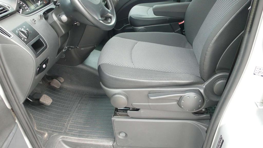 Mercedes-Benz Vito 116 CDI LANG  5 zitplaatsen     9700 euro gekeurd Garage Frank Mesure