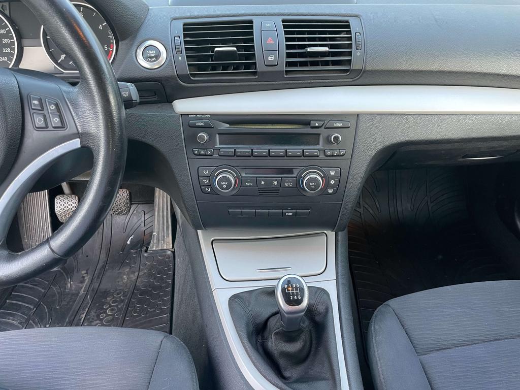 BMW 118 D - 5 deuren - airco - parkeerhulp Garage Frank Mesure