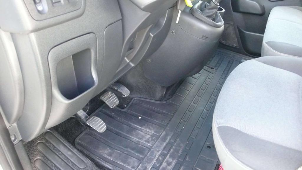Nissan NV400 airco - cruise control - 47303 km - 14850 euro+btw Garage Frank Mesure