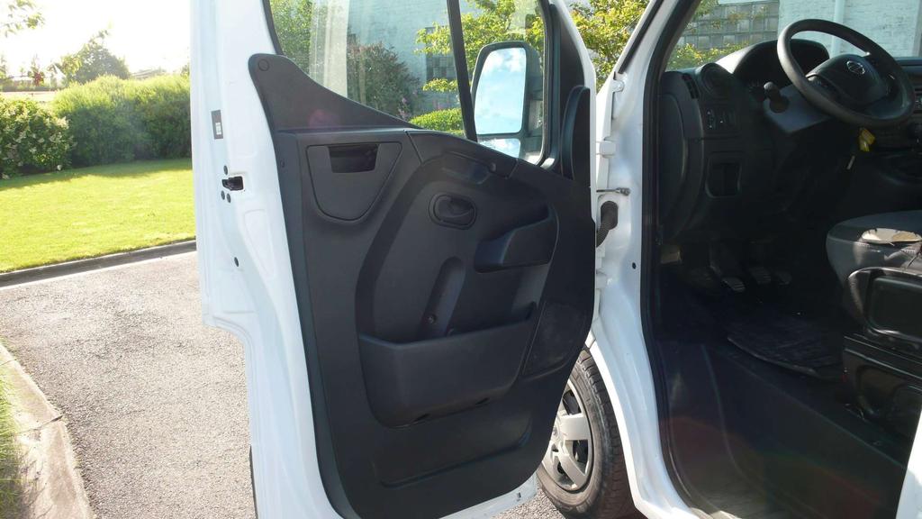 Nissan NV400 airco - cruise control - 47303 km - 14850 euro+btw Garage Frank Mesure