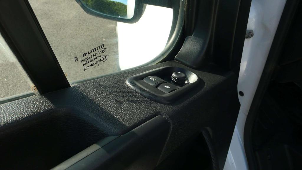 Nissan NV400 airco - cruise control - 47303 km - 14850 euro+btw Garage Frank Mesure