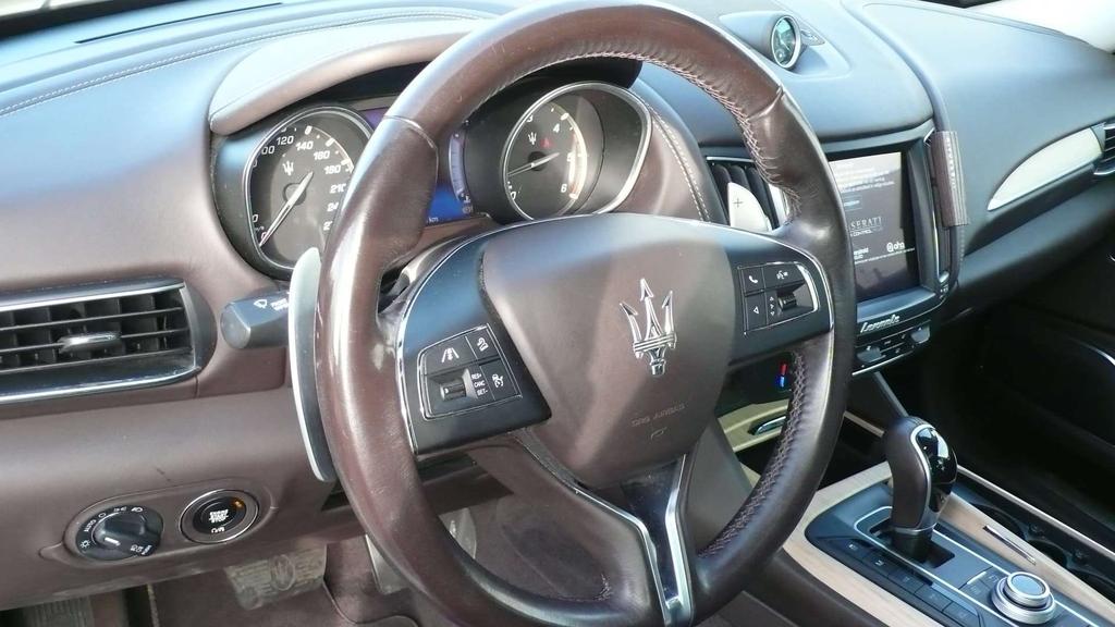 Maserati Levante AUTO- ACC- PANO DAK - 275 pk - 26.000 euro+btw Garage Frank Mesure