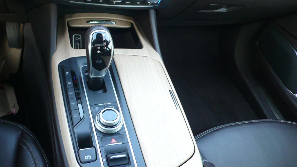 Maserati Levante AUTO- ACC- PANO DAK - 275 pk - 26.000 euro+btw Garage Frank Mesure