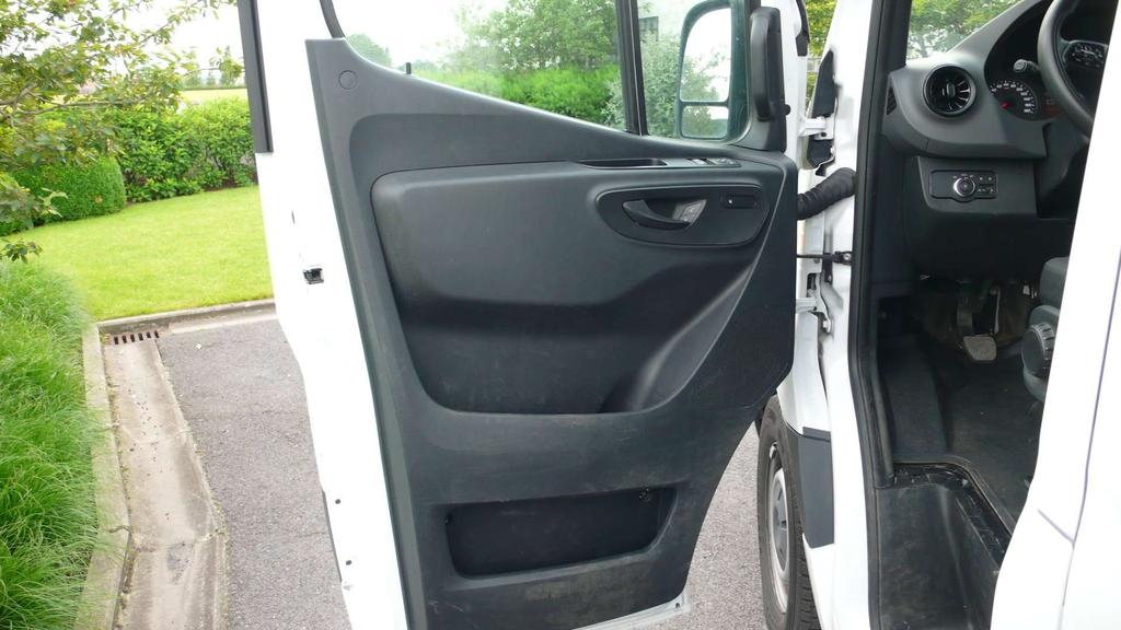Mercedes-Benz Sprinter 317 CDI - L3H2 - trekhaak 3.5 ton - 30750 euro+btw Garage Frank Mesure