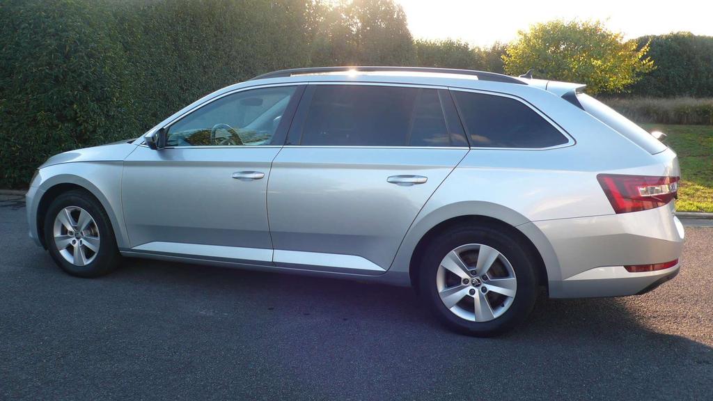 Skoda Superb VEEL OPTIES - 8750 euro + btw Garage Frank Mesure