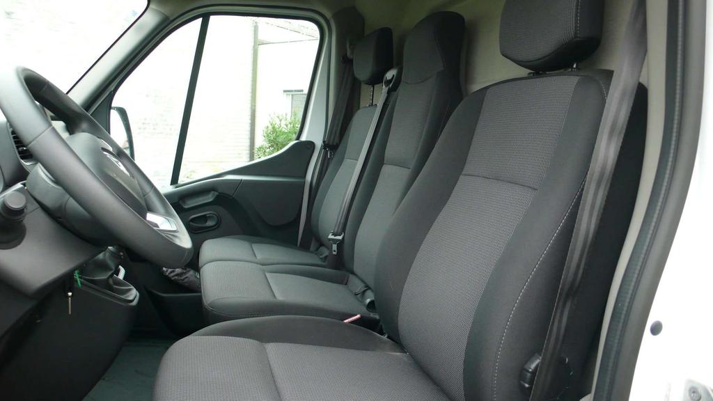 Renault Master L2H2 - 14028 km - als nieuw - 24700 euro+btw Garage Frank Mesure