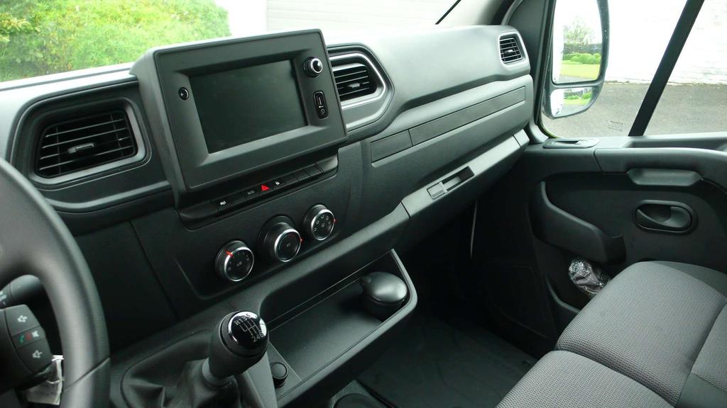 Renault Master L2H2 - 14028 km - als nieuw - 24700 euro+btw Garage Frank Mesure