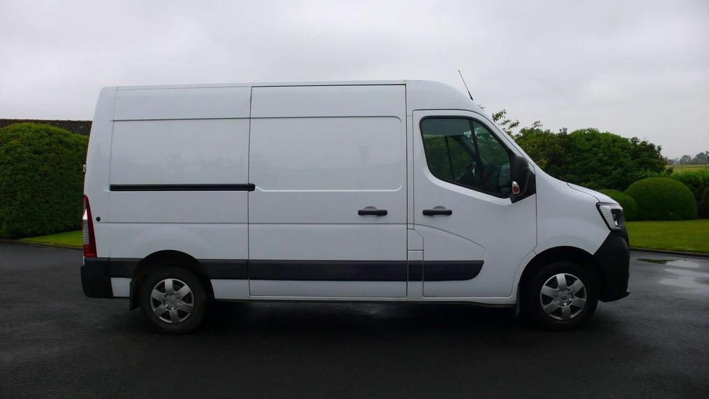 Renault Master L2H2 - 14028 km - als nieuw - 24700 euro+btw Garage Frank Mesure