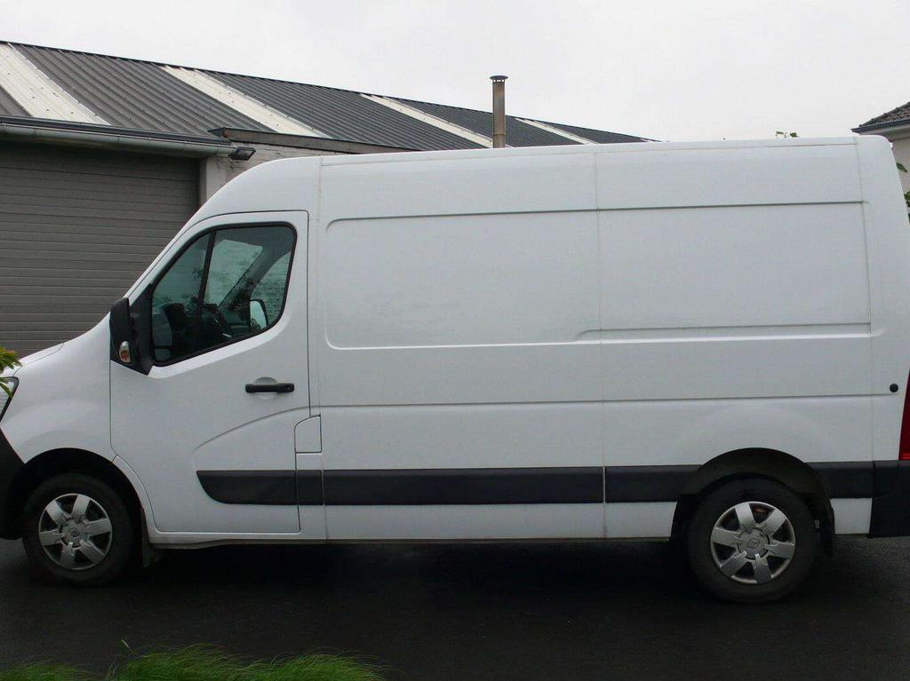 Renault Master L2H2 - 14028 km - als nieuw - 24700 euro+btw Garage Frank Mesure