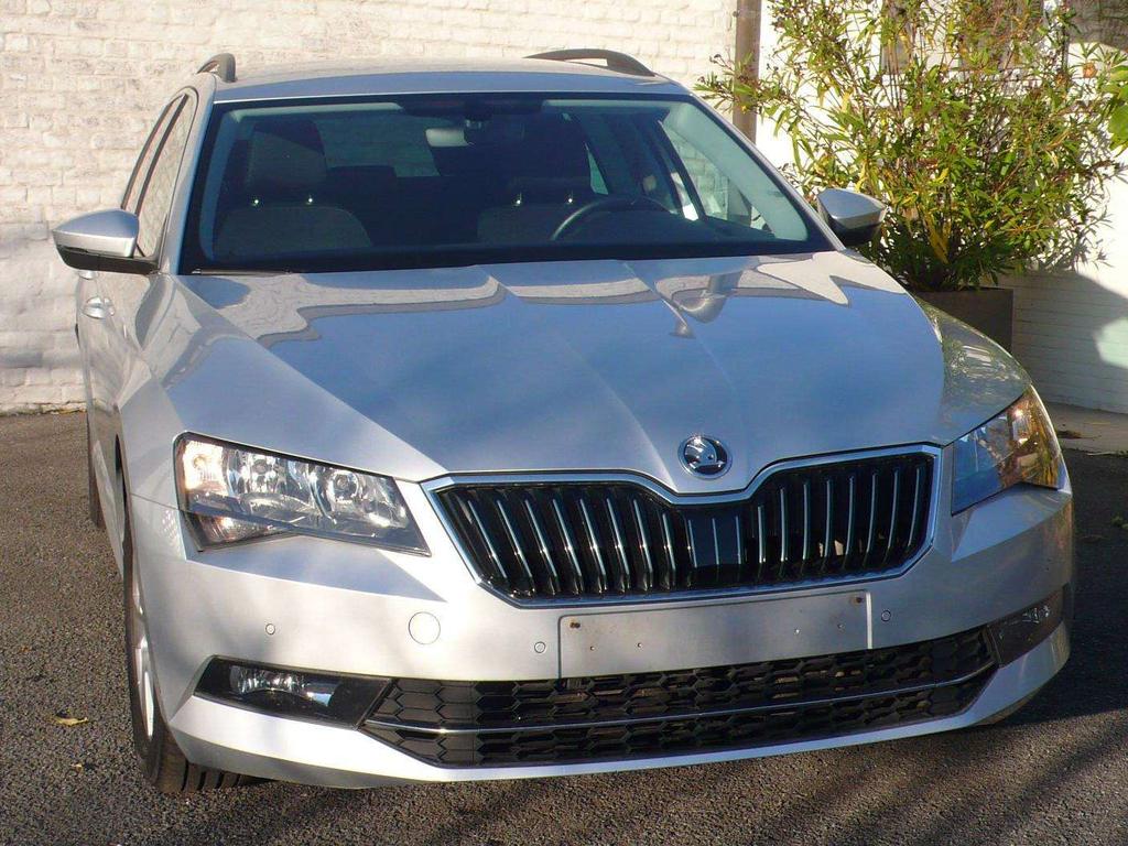 Skoda Superb VEEL OPTIES - export prijs 7500 euro + btw Garage Frank Mesure