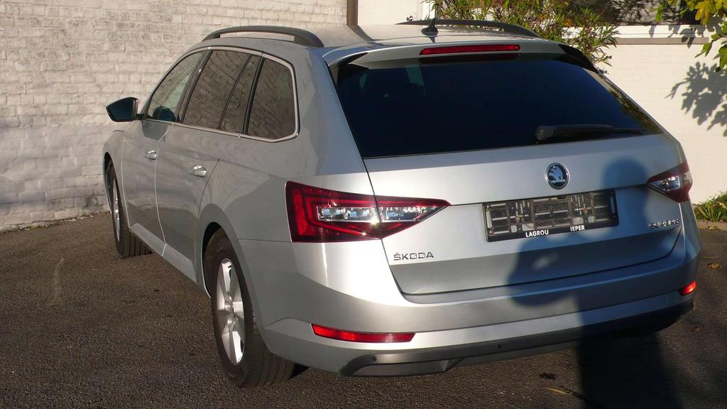 Skoda Superb VEEL OPTIES - export prijs 7500 euro + btw Garage Frank Mesure