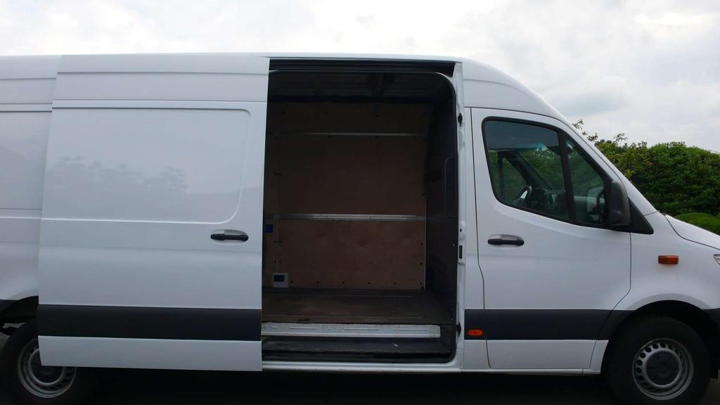 Mercedes-Benz Sprinter 317 CDI - L3H2 - trekhaak 3.5 ton - 29900 euro+btw Garage Frank Mesure