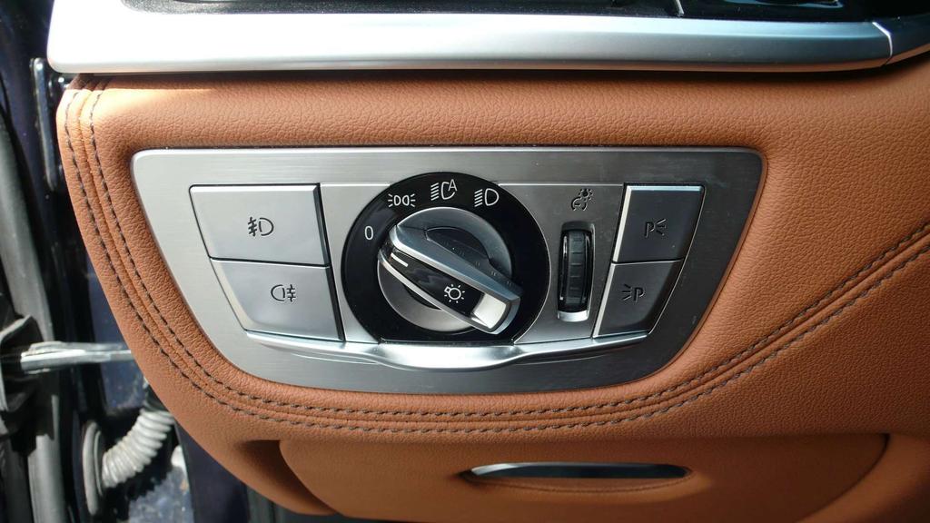 BMW 730 D - open dak - ACC - head-up display - MOOIE STAAT Garage Frank Mesure