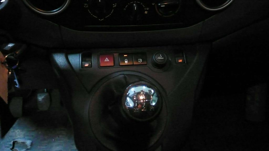 Citroen Berlingo airco - 3 zitpl. - prijs handelaar 4750 euro Garage Frank Mesure
