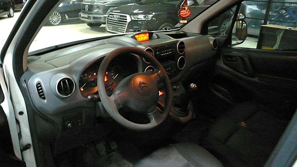 Citroen Berlingo airco - 3 zitpl. - prijs handelaar 4750 euro Garage Frank Mesure