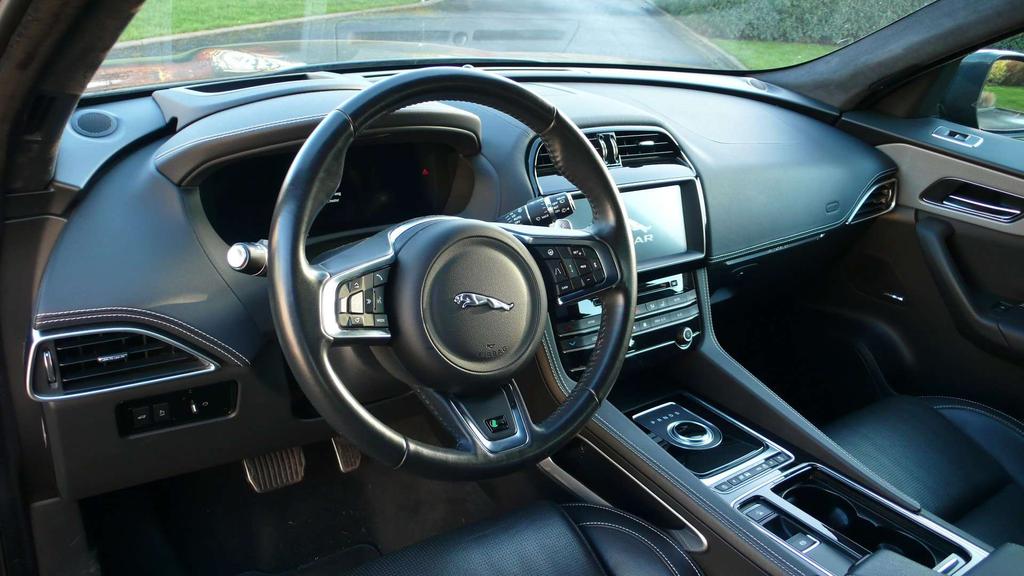 Jaguar F-Pace 2.0 D - AWD - airsport - veel opties - 21800 euro Garage Frank Mesure