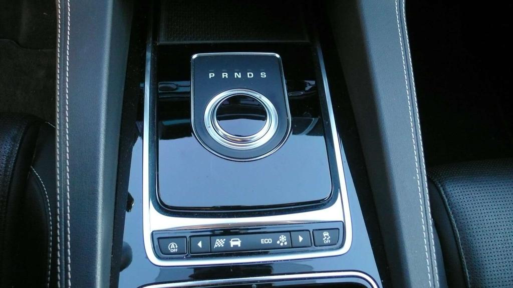 Jaguar F-Pace 2.0 D - AWD - airsport - veel opties - 21800 euro Garage Frank Mesure