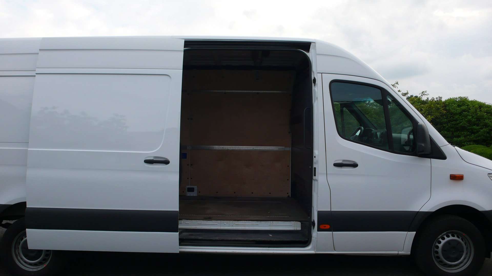 Mercedes-Benz Sprinter 317 CDI - L3H2 - trekhaak 3.5 ton - 30250 euro+btw Garage Frank Mesure