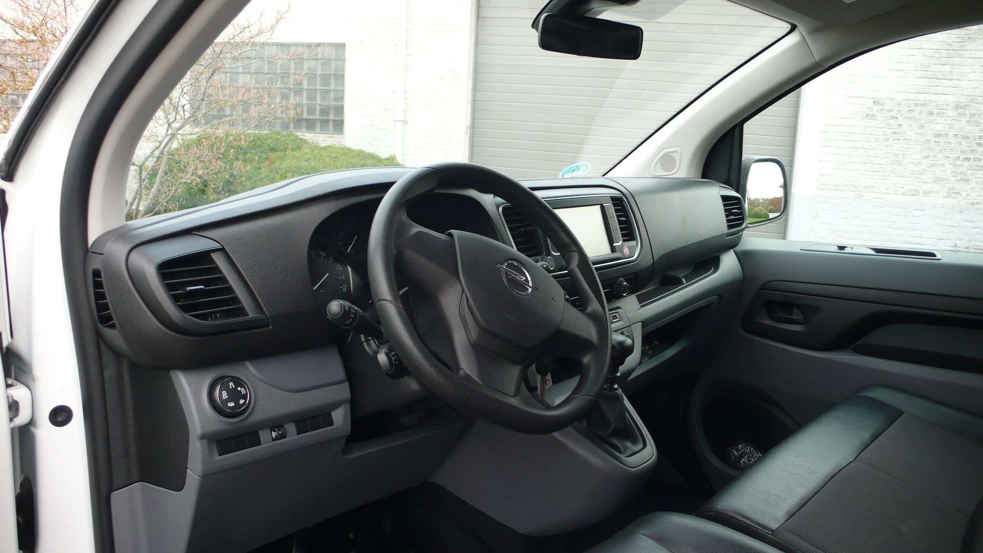 Opel Vivaro L3 D - 79.700km - 16200 euro + btw Garage Frank Mesure