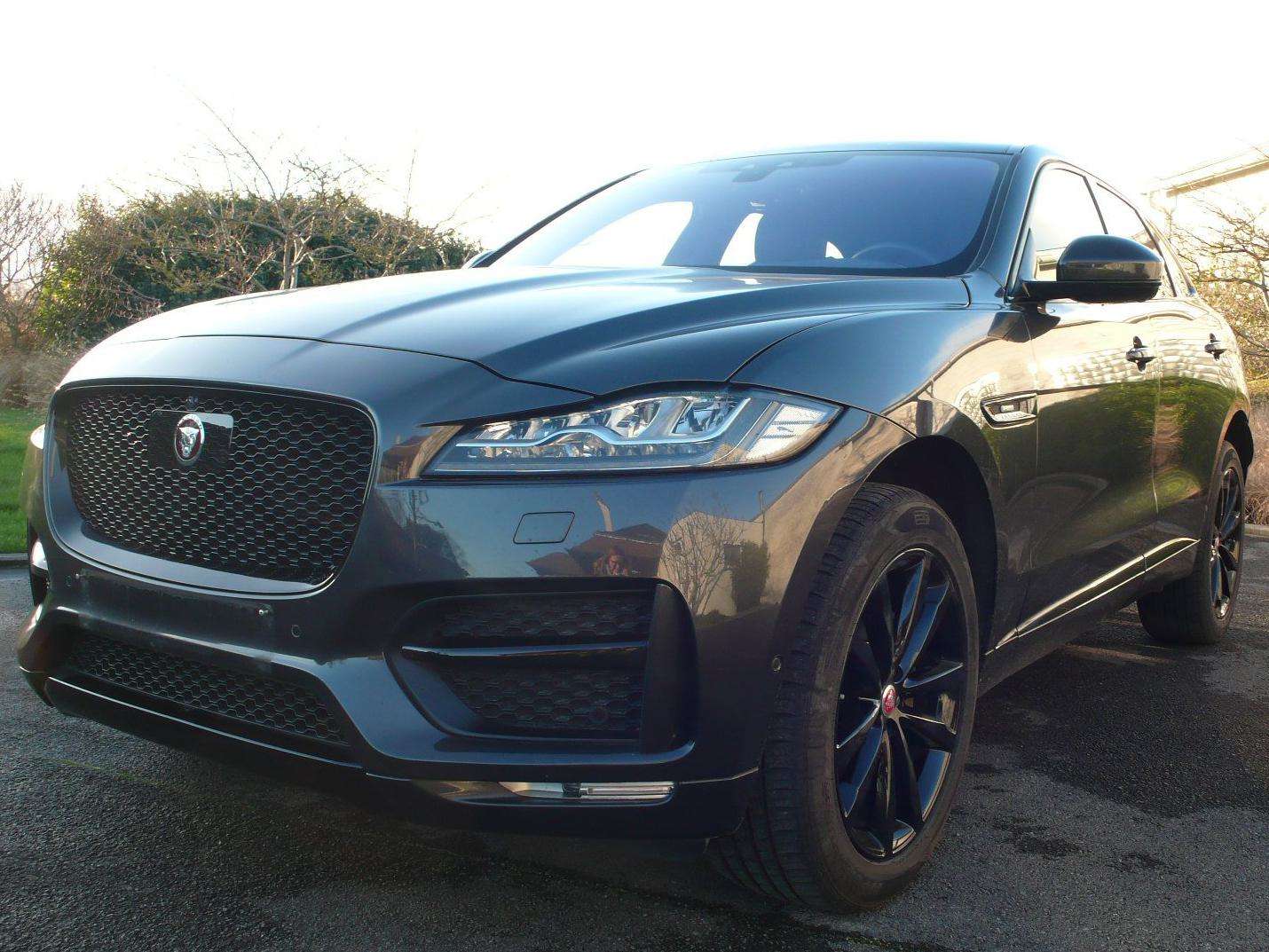 Jaguar F-Pace 2.0 D - R sport - FULL OPTIONS - 23885euro+btw Garage Frank Mesure
