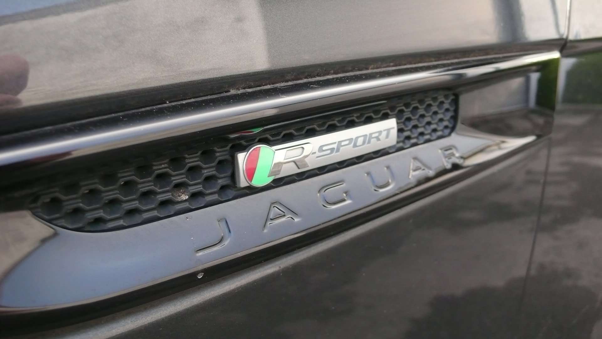 Jaguar F-Pace 2.0 D - R sport - FULL OPTIONS - 23885euro+btw Garage Frank Mesure