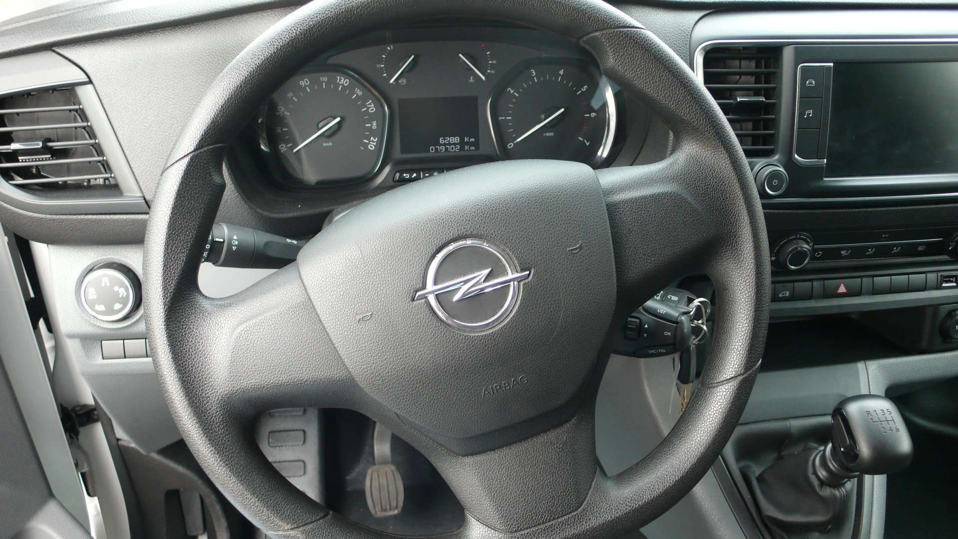 Opel Vivaro L3 D - 79.700km - 16200 euro + btw Garage Frank Mesure