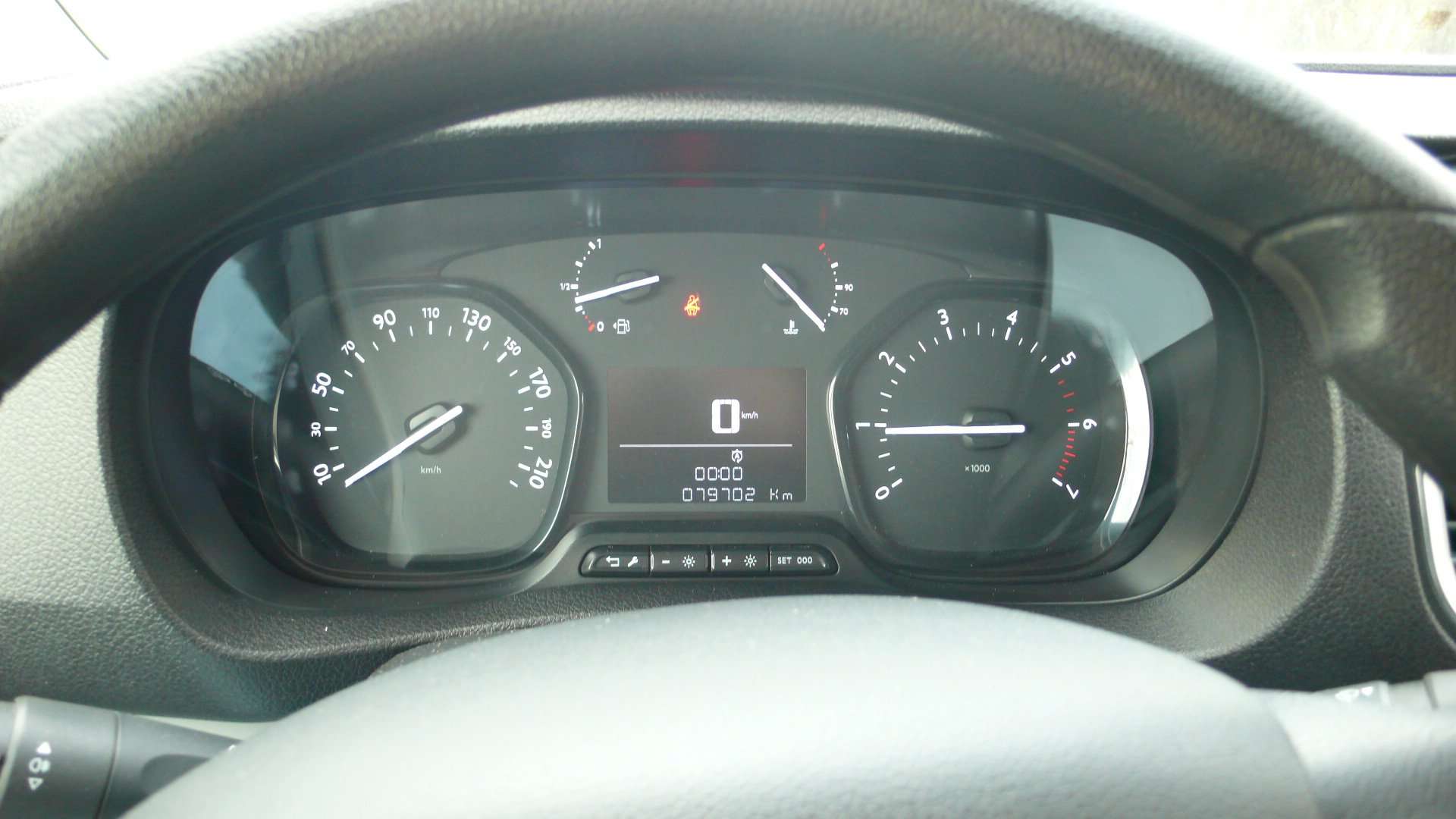 Opel Vivaro L3 D - 79.700km - 16200 euro + btw Garage Frank Mesure