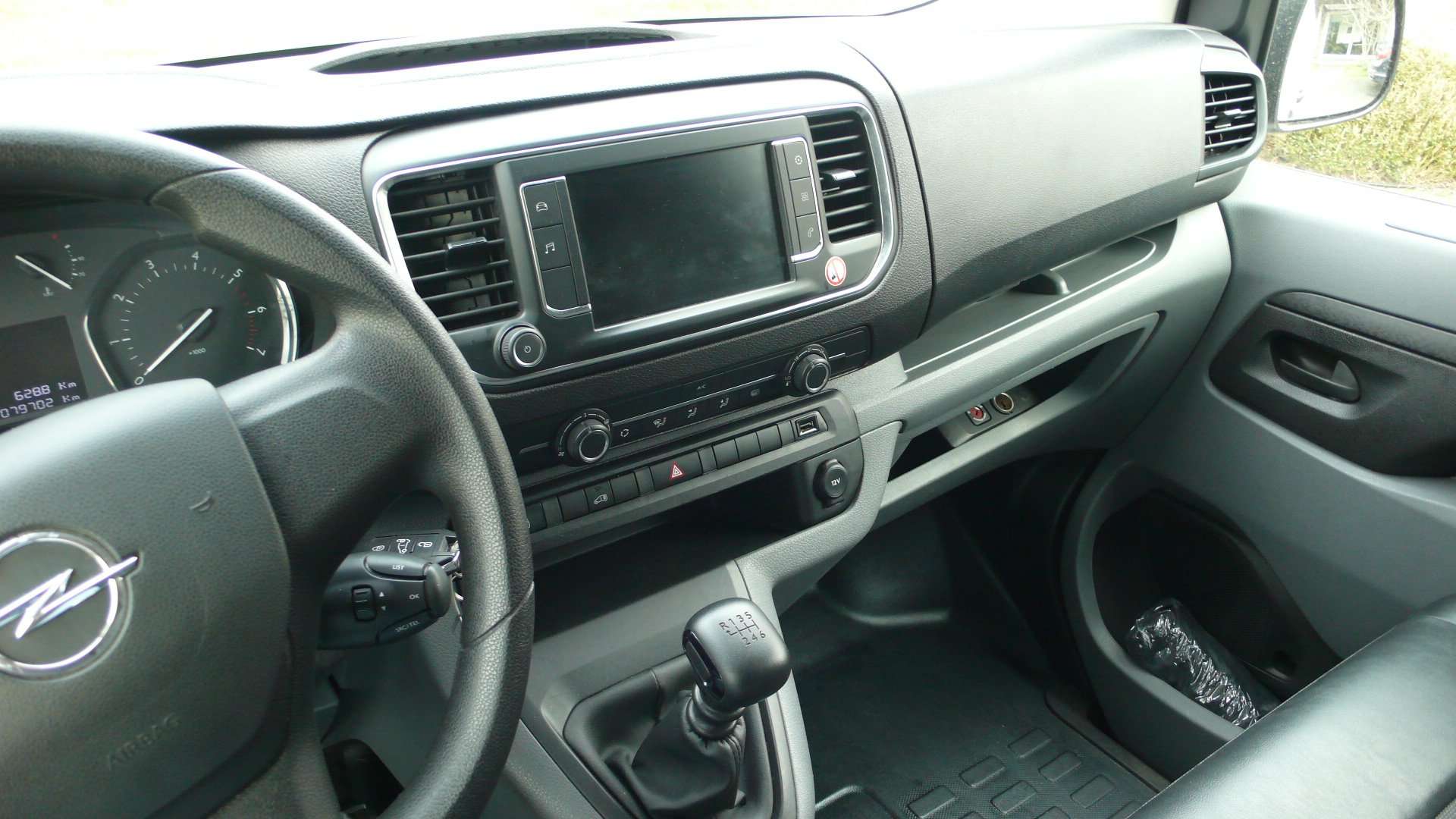 Opel Vivaro L3 D - 79.700km - 16200 euro + btw Garage Frank Mesure