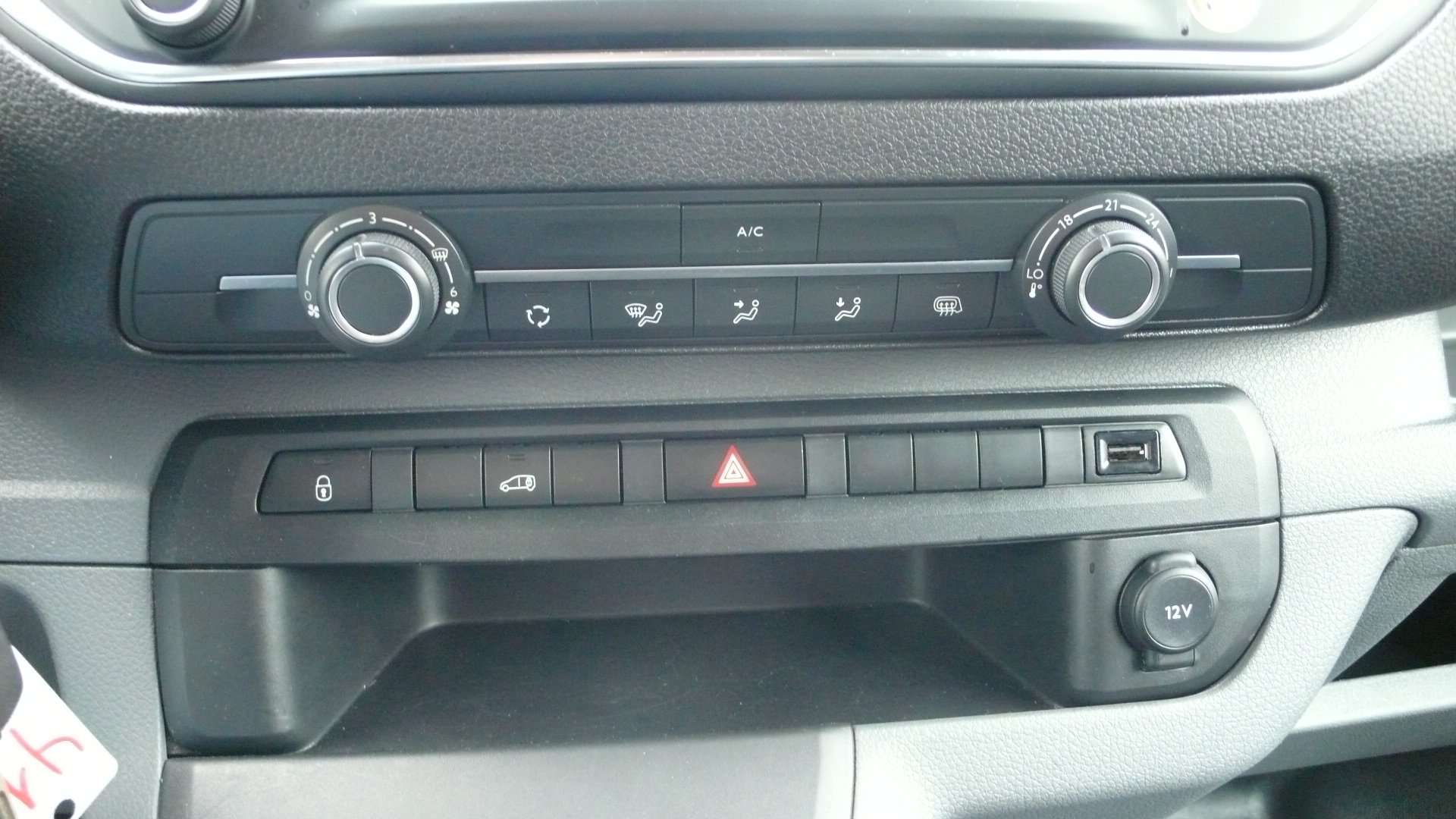 Opel Vivaro L3 D - 79.700km - 16200 euro + btw Garage Frank Mesure