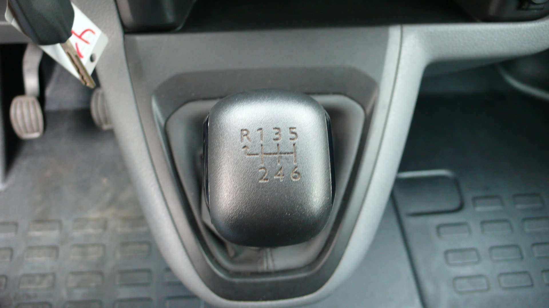Opel Vivaro L3 D - 79.700km - 16200 euro + btw Garage Frank Mesure